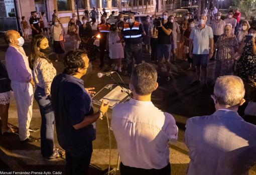 Ofrenda floral a las víctimas de la explosión de Cádiz de 1947