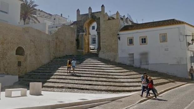 Clava un hierro en el ojo de su hermano y le deja grave tras una pelea en Medina Sidonia