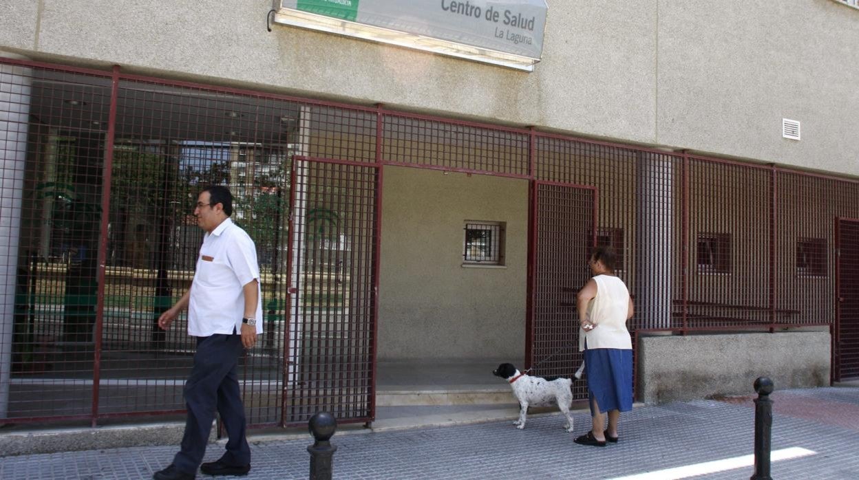 Centro de salud de La Laguna en la capital gaditana, donde se ha producido la agresión.