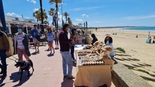 Chiclana registra un recórd histórico de población en julio por la llegada de turistas