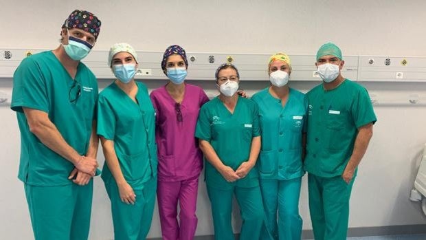 Los hospitales de Puerto Real y La Línea implantan la cirugía de próstata por laparoscopia