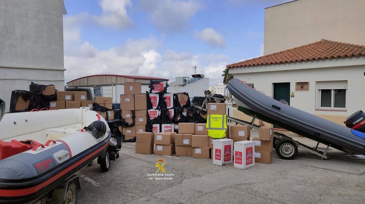 Dos detenidos en Algeciras por un delito de contrabando con 41.000 cajetillas de tabaco ilegal