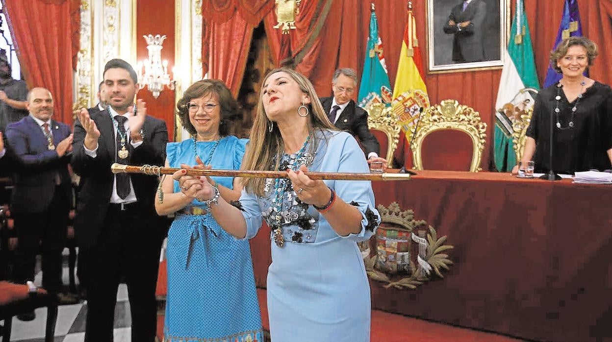 Irene García presume de alcaldes y cargos para sofocar las críticas de cara al Congreso Federal