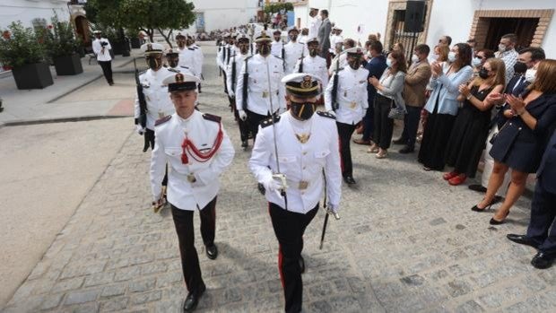 Algar homenajea a los infantes de Marina por su labor durante la pandemia