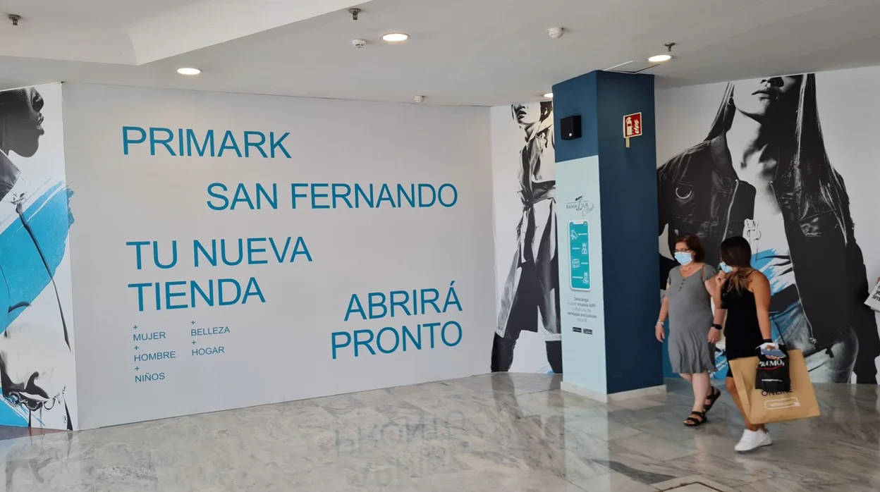 El nuevo Primark de San Fernando «abrirá pronto» sus puertas en Bahía Sur