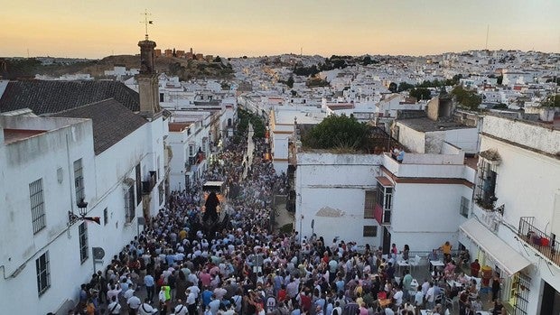 Arcos, la Cruz de Guía de la normalidad cofrade