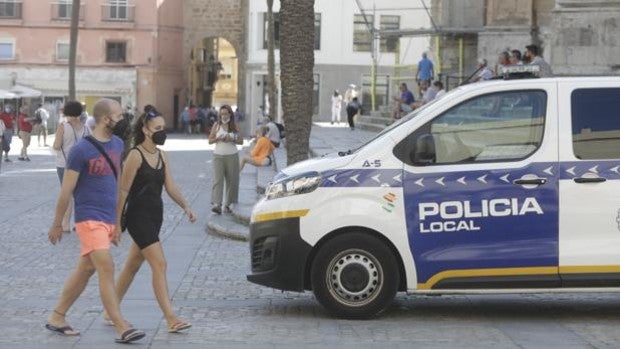 Policía Local en Cádiz y El Puerto, la cuerda se tensa