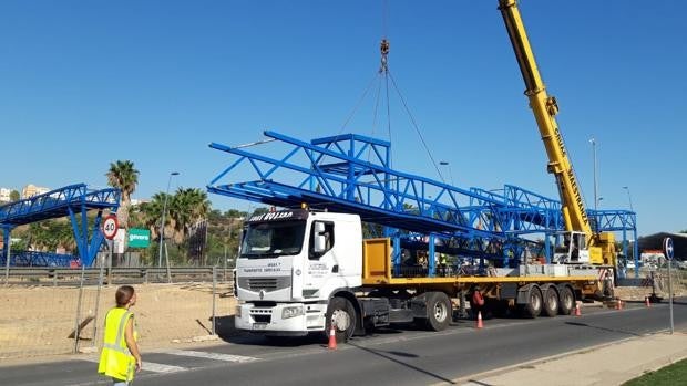 La autovía de San Juan a Coria se corta al tráfico la noche del miércoles para colocar la pasarela peatonal