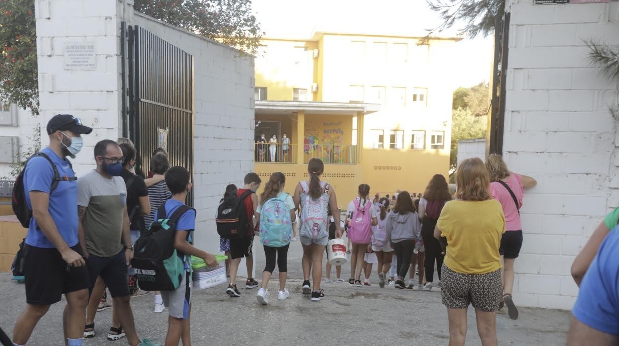 Sólo cinco aulas cerradas en la provincia de Cádiz