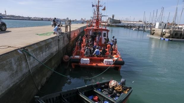 Rescatadas nueve personas de una patera al oeste de Cabo Roche