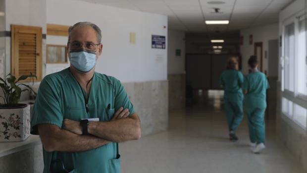 «La vacunación y la mascarilla han sido los pilares para doblegar al virus y ahora soy optimista»