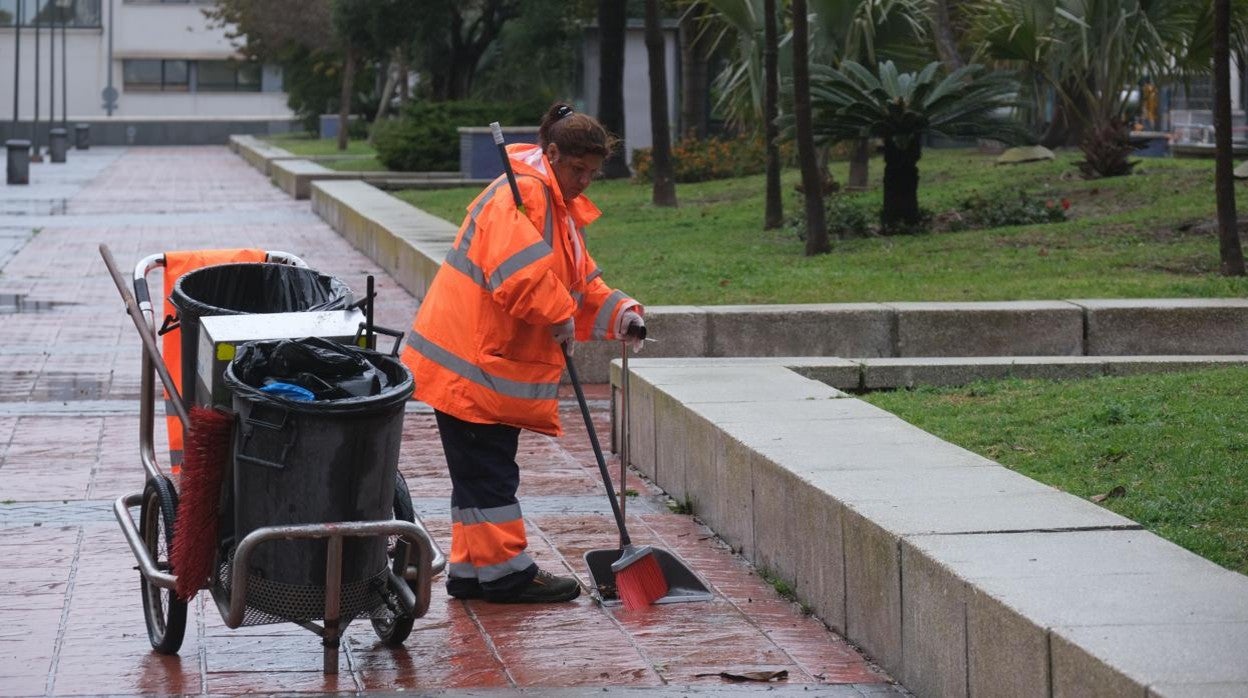 El servicio de limpieza se adjudicará a la empresa Acciona.