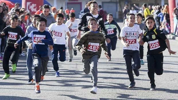 Vídeo: Éxito de participación en la carrera solidaria La Milla Verde