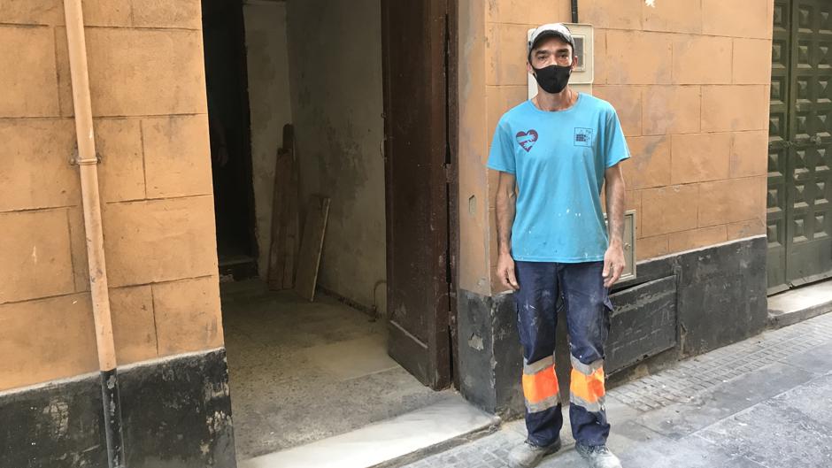 El grito desesperado de David: «De mi casa no me voy, antes me meto fuego»