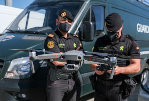 Agentes de la agrupación de drones de la Guardia Civil, desplazados para este evento.