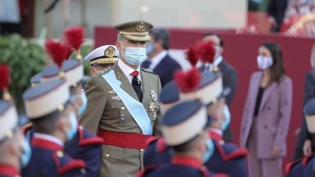Los Reyes presiden el desfile militar del 12 de octubre