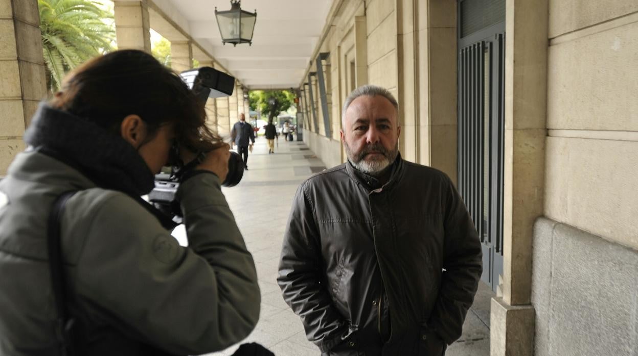 El exalcalde de Bormujos José Juan López en los juzgados de Sevilla, en una imagen de archivo