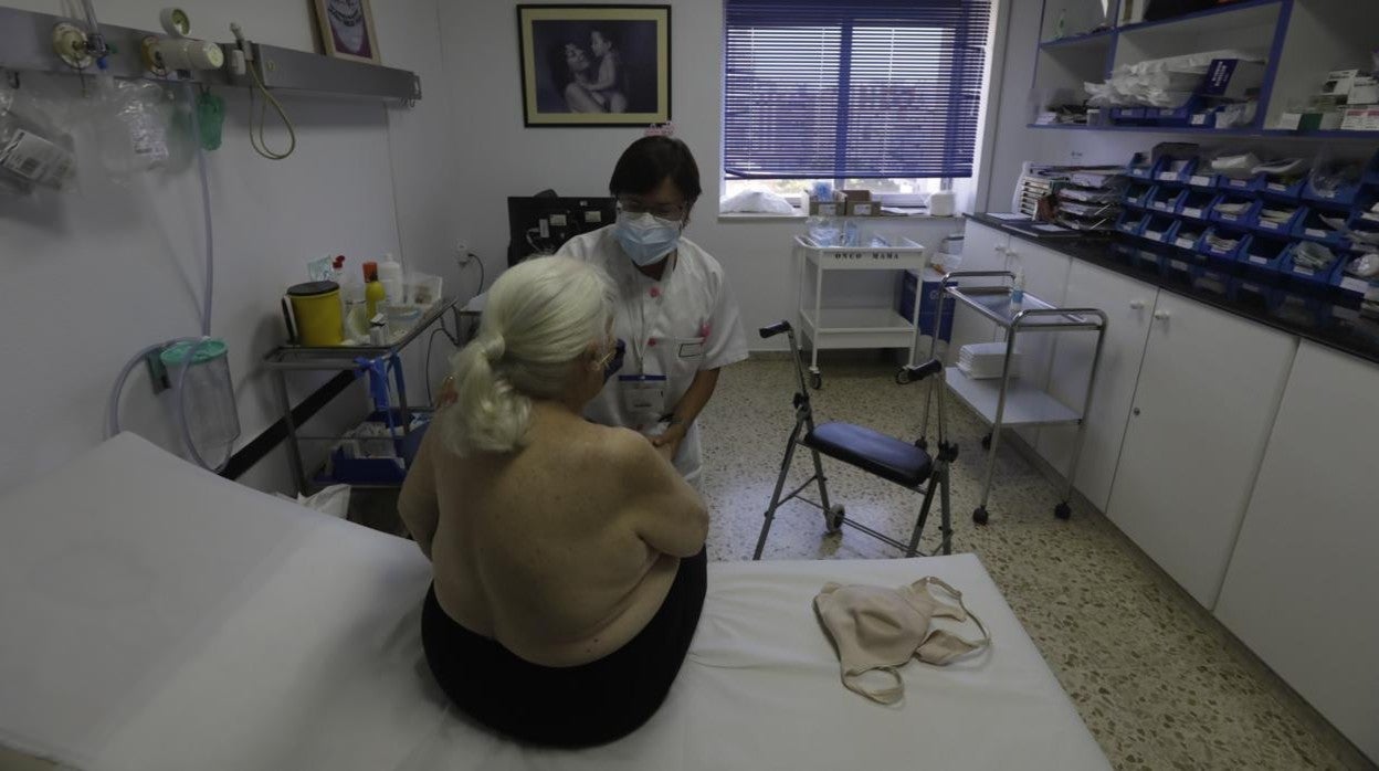 Más de 800 casos de cáncer de mama diagnosticados en la provincia de Cádiz al año