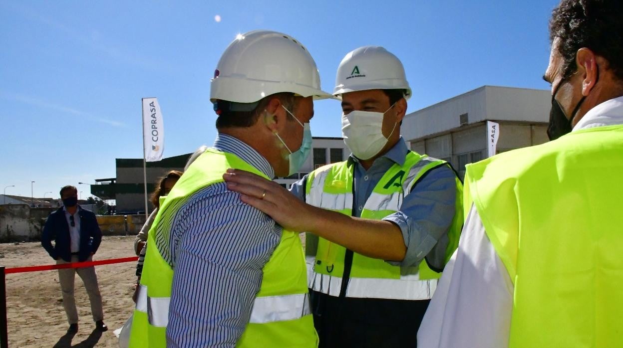 Juancho Ortiz, junto a Juanma Moreno