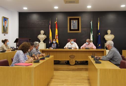 Reunión de los alcaldes de Espartinas y Umbrete con el comité de empresa de Ángel Camacho Alimentación