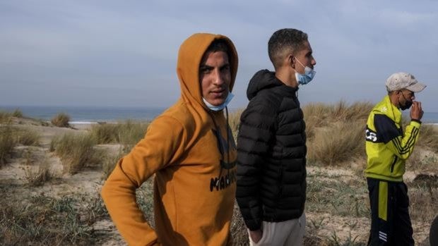 Rutas más peligrosas y pequeños barcos de pesca atestados, otro giro en la inmigración hacia Cádiz