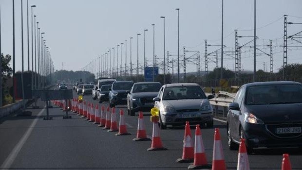 «La solución a los atascos en la autovía Cádiz-San Fernando es el transporte público»