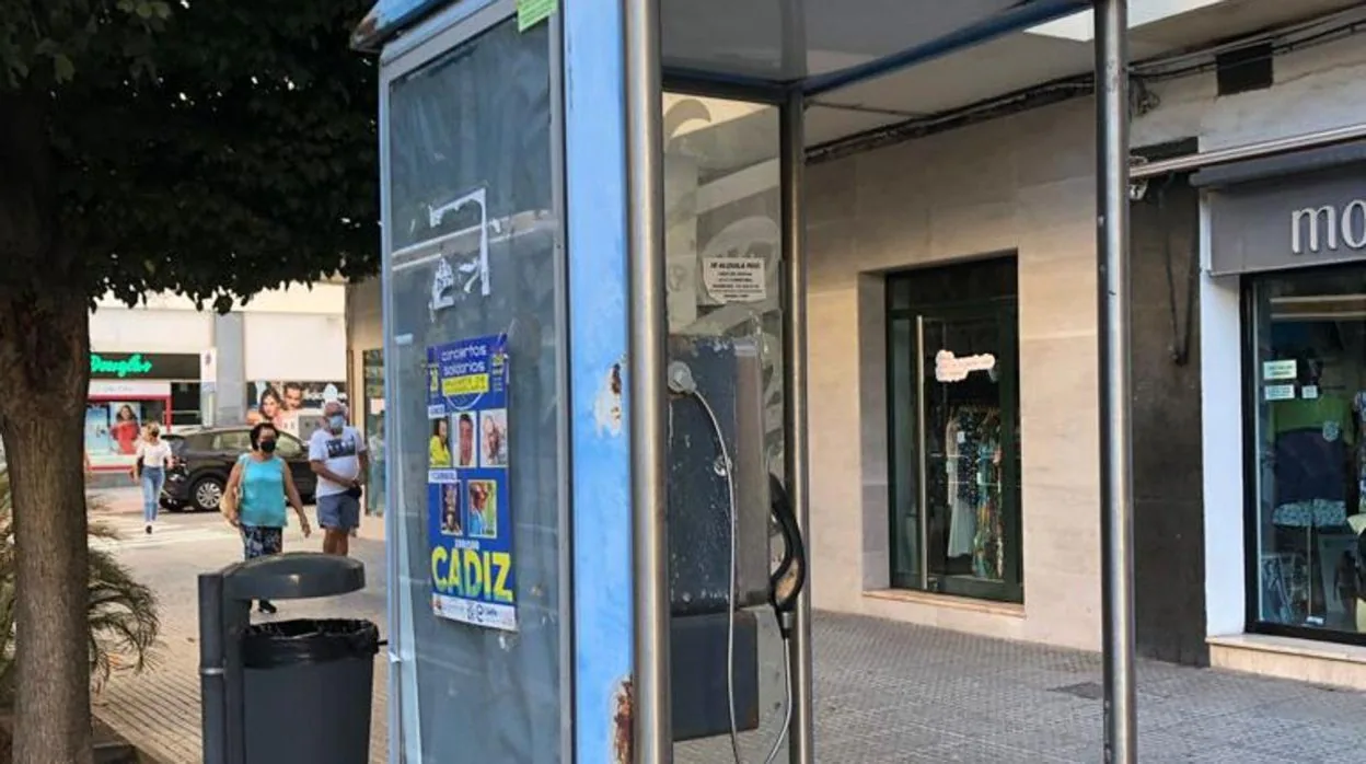 ¿Qué hacer con las cabinas telefónicas de Cádiz? El PSOE propone una alternativa