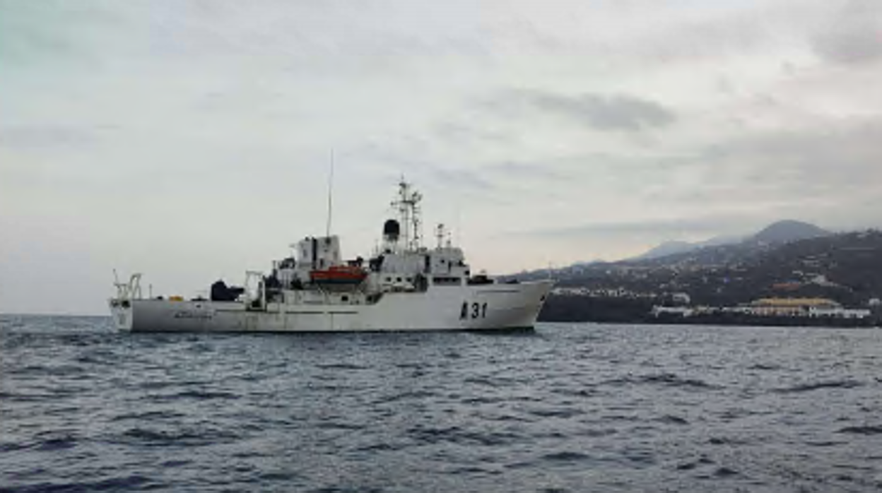 El 'Malaspina' entrando en el puerto de San Sebastián de La Palma.