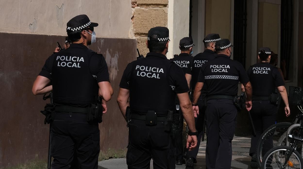 Detenido un joven por atentar contra los agentes que le dieron el alto por consumir estupefacientes en la calle