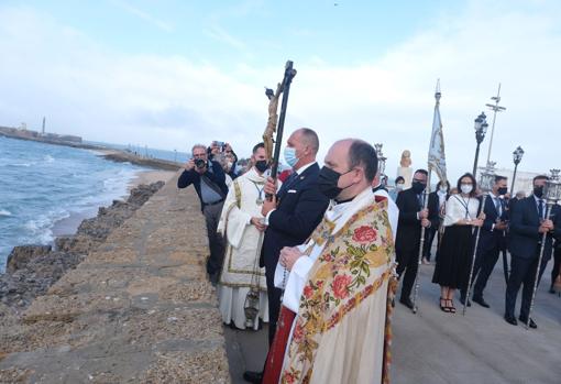 La Virgen de La Palma y el barrio de La Viña vuelven a reencontrarse mirando al mar