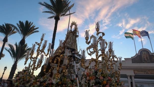 La Virgen de La Palma y el barrio de La Viña vuelven a reencontrarse mirando al mar