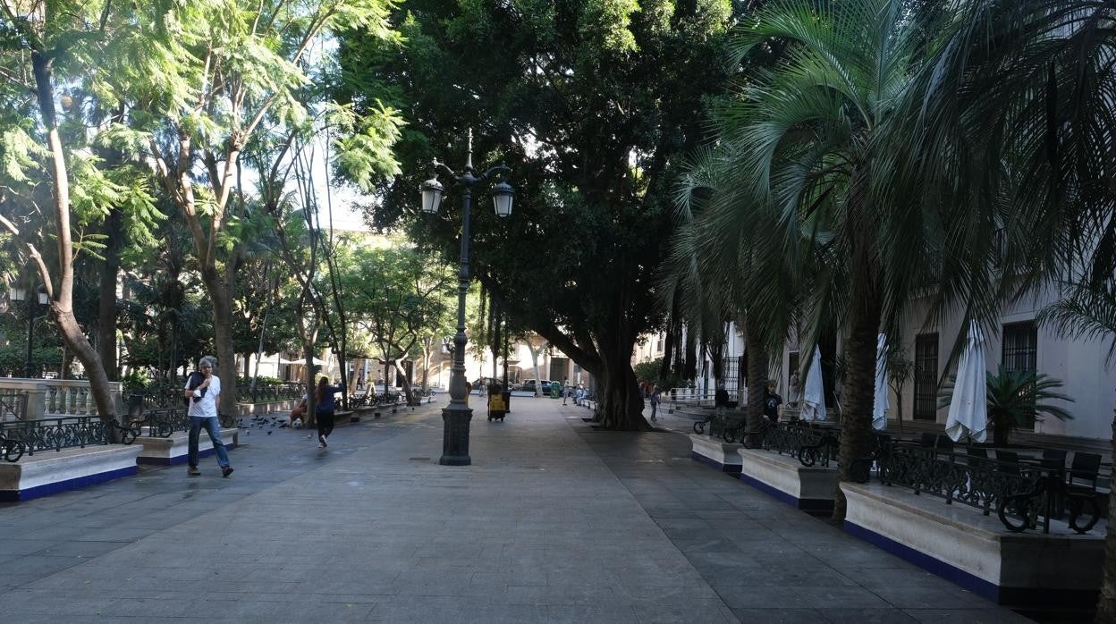 La plaza de Mina es una de las más importantes y céntricas de Cádiz