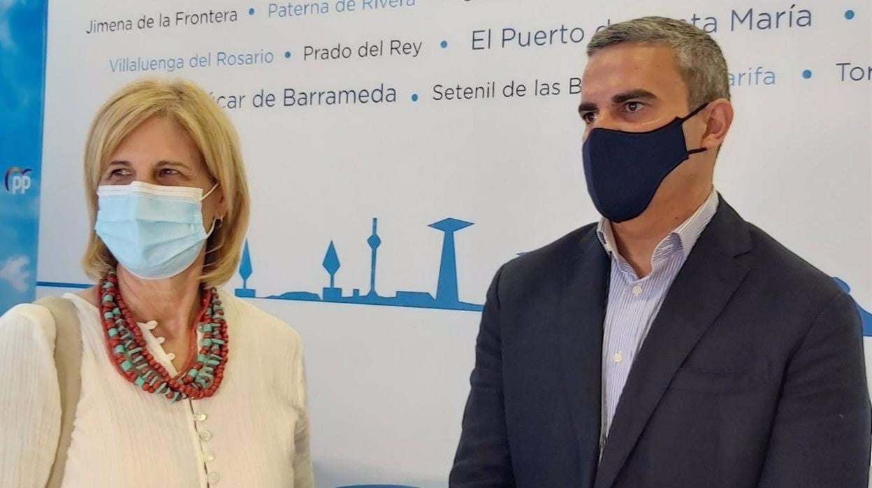 Los diputados nacionales del PP, María José García Pelayo y Pepe Ortiz, en una foto de archivo.