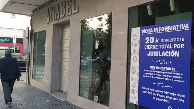 Anabel cierra sus tres tiendas tras 35 años en Cádiz