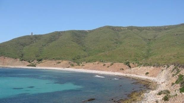 El Gobierno derribará un cuartel abandonado en Tarifa para «devolver a su estado natural» la Punta de Oliveros