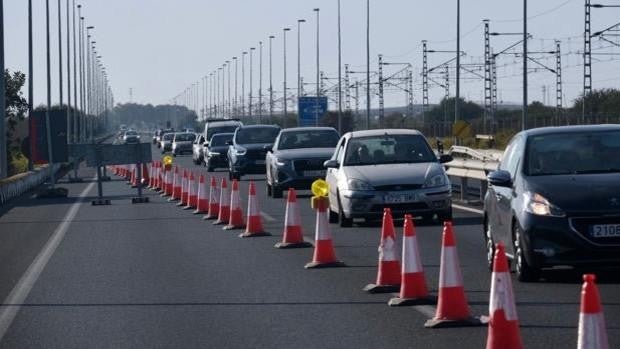 «Cualquiera que pase por la autovía de Cádiz a San Fernando sabe que no hay dos turnos»