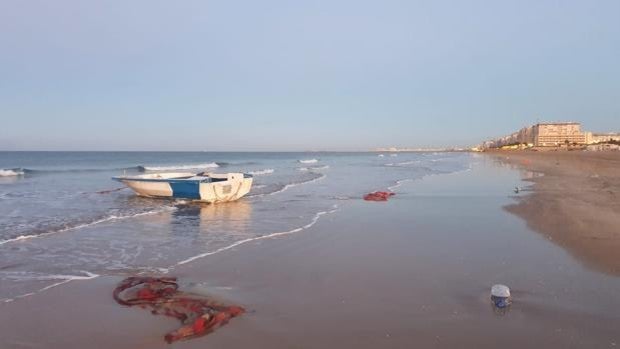 Casi un centenar de inmigrantes llega en tres pateras a diferentes puntos de las costas de Cádiz