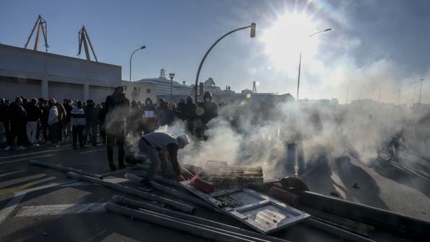 El Metal de Cádiz afronta una huelga salvaje en manos de los piquetes