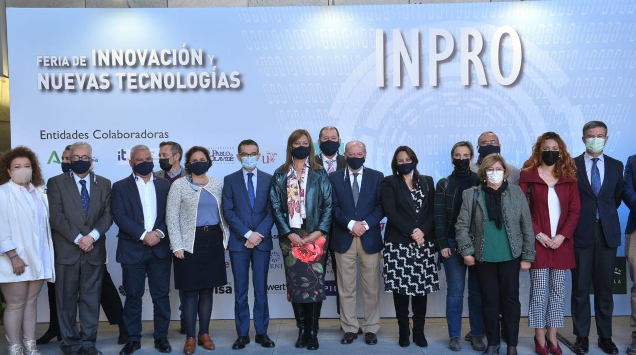 Foto de familia de la inauguración de la Feria de Innovación y Nuevas Tecnologías 2021