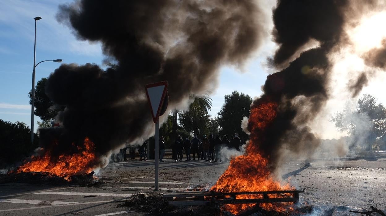 Piquete en Alestis cortando el acceso al Trocadero por el Río San Pedro