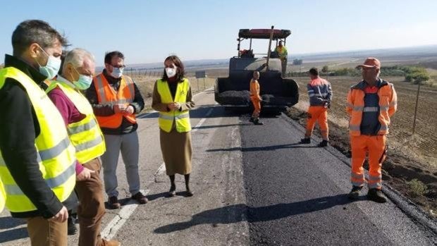 La Junta de Andalucía invierte 1,3 millones de euros en reparar la carretera entre Carmona y Marchena