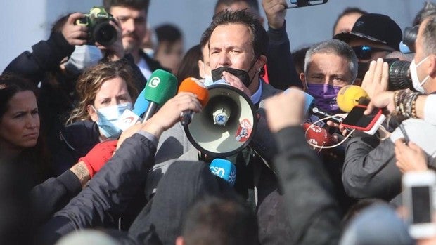 Los empresarios gaditanos critican la actitud «radical» de Kichi defendiendo a los violentos