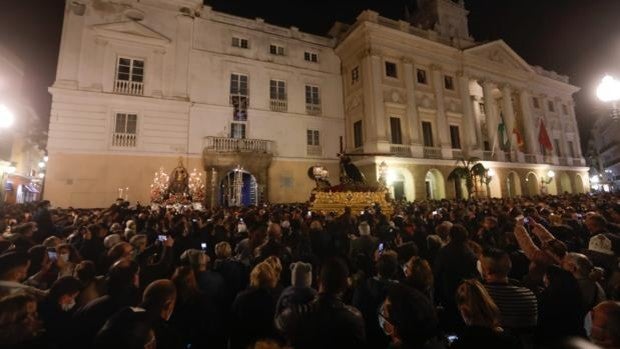 Devoción perpetua a la Patrona y al Nazareno en Cádiz