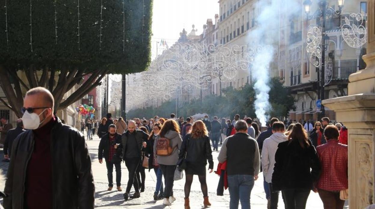 Ambiente navideño en la Avenida de la Constitución de Sevilla capital