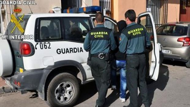 Detenido un vecino de Benacazón por atracar con un cuchillo una farmacia en Sanlúcar la Mayor