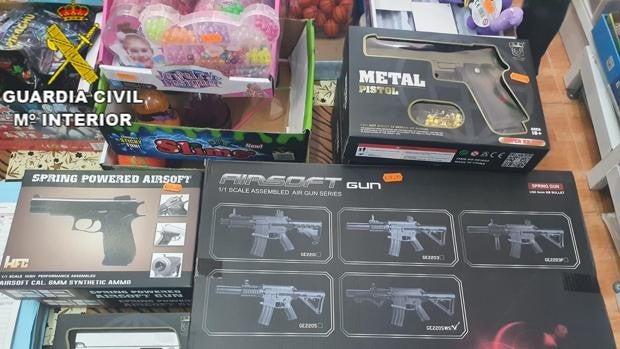 Las armas de aire comprimido con las que tirotearon a una ambulancia en Chiclana salieron de un bazar