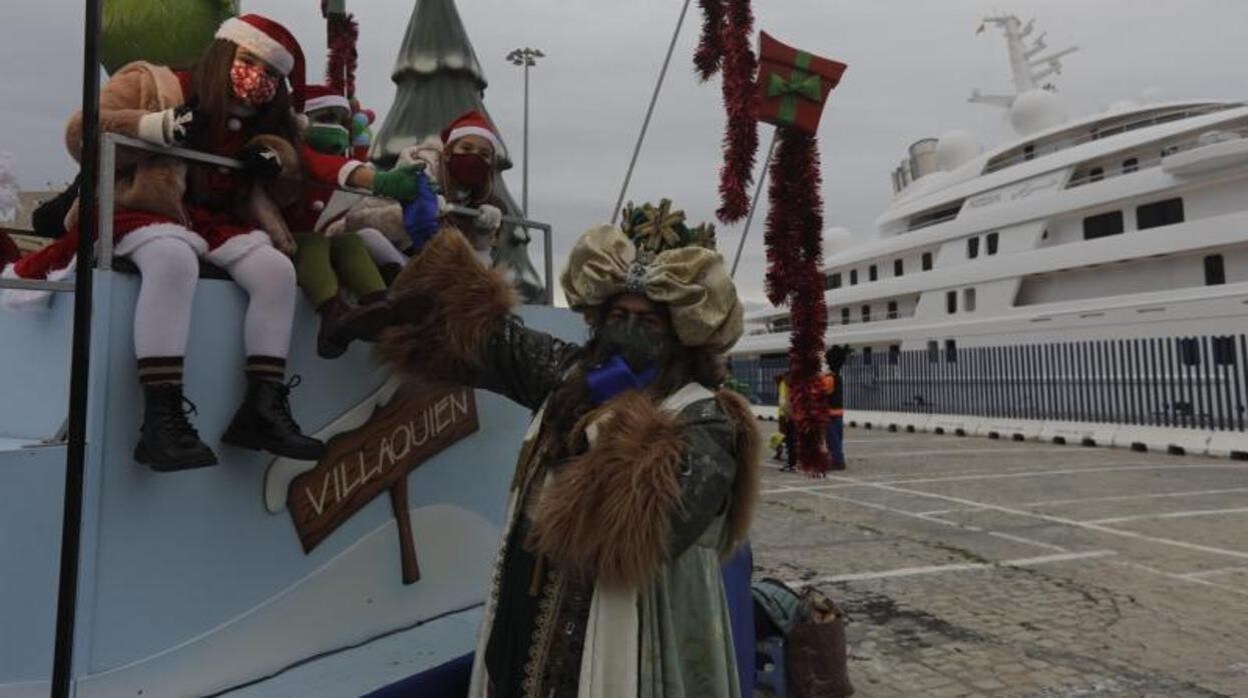 El pasado año, Cádiz celebró una cabalgata estática con la instalación de las carrozas de los Reyes en varios puntos de la ciudad.