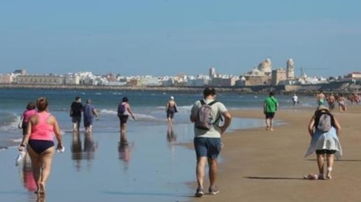 Cádiz despide el año con una espléndida jornada soleada