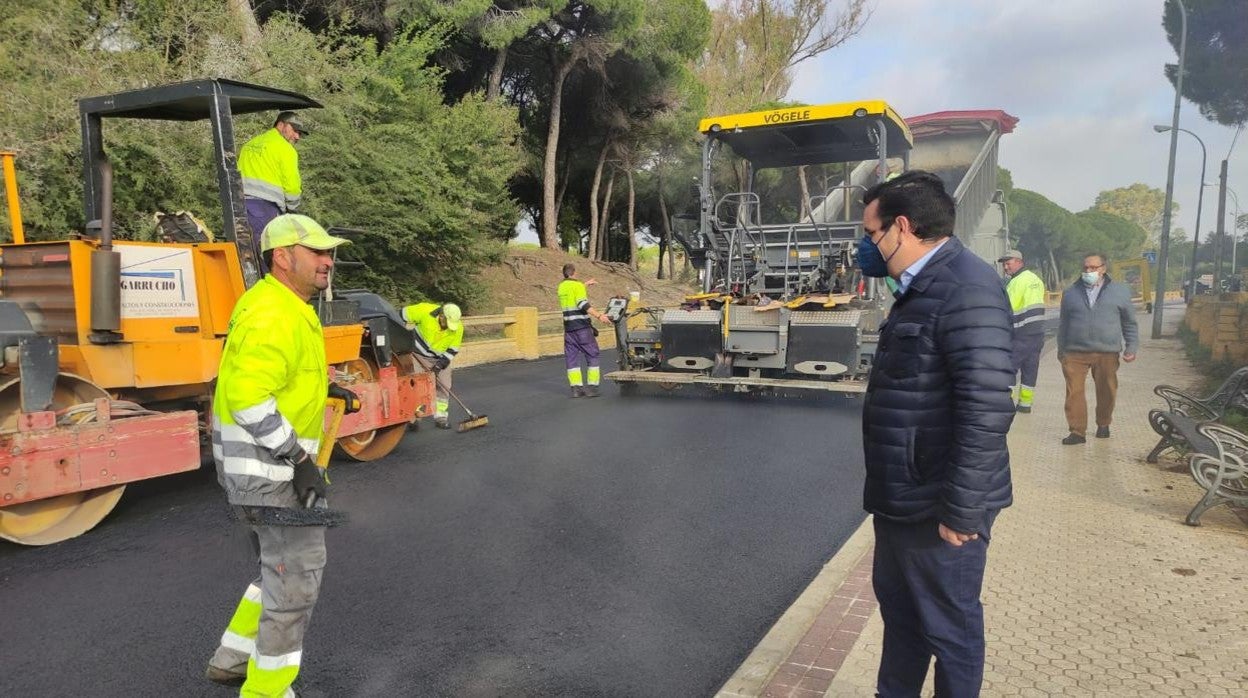 Nuevo carril bici y asfaltado para la calzada del Camino de los Enamorados en El Puerto