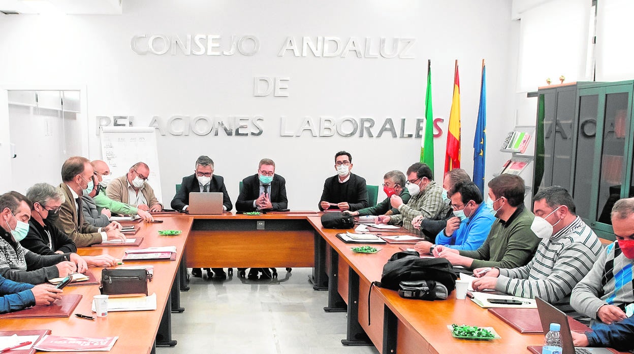 Reunión el pasado noviembre en la Consejería de Empleo para llegar a un acuerdo con el convenio del Metal de Cádiz